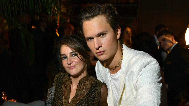 Shailene Woodley and Ansel Elgort posing