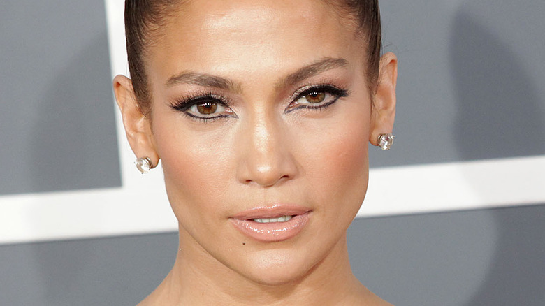 Jennifer Lopez wearing black eyeliner
