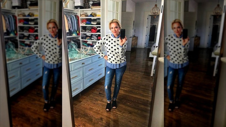Kortney Wilson takes selfie in her closet
