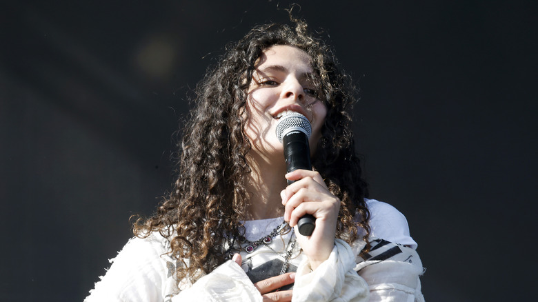 070 Shake performing