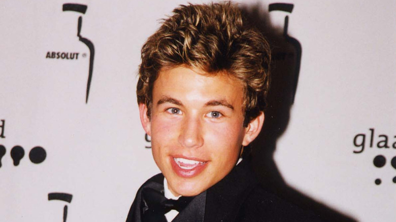 Jonathan Taylor Thomas smiles in 2000