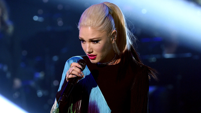 Gwen Stefani performing