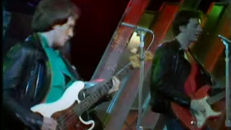 Zenon De Fleur performing with The Count Bishops