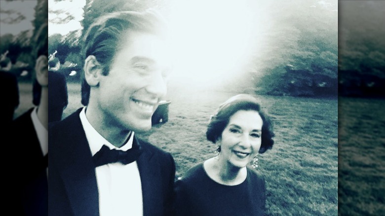 David Muir poses with his mother Pat Mills in 2016