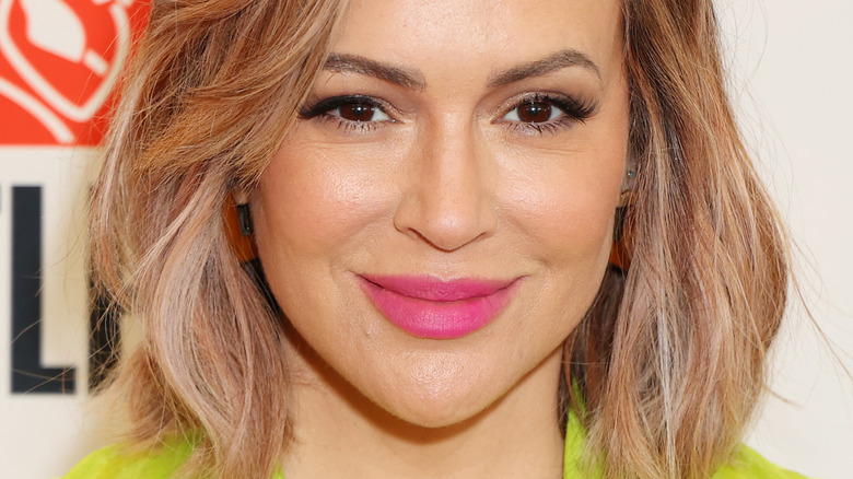 Alyssa Milano pink lipstick