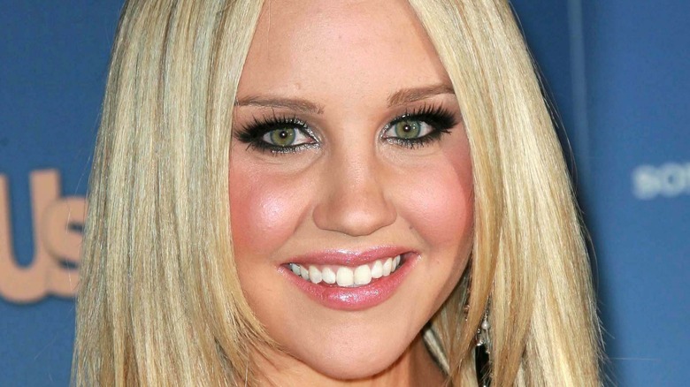 Amanda Bynes smiling