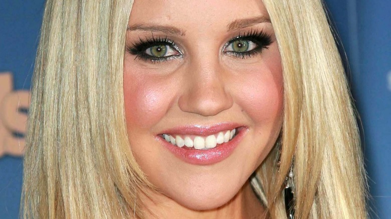 Amanda Bynes smiling glitter eyeshadow