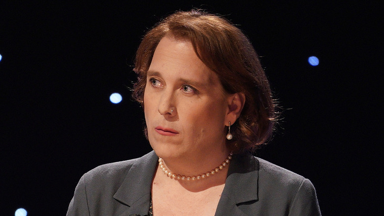 Amy Schneider wearing pearls