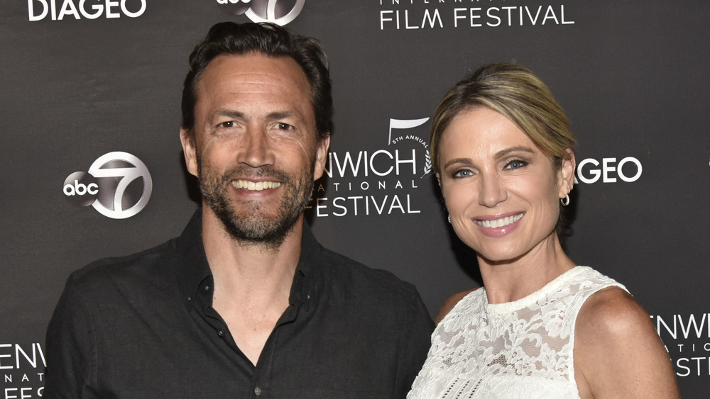 Andrew Shue and Amy Robach smile on red carpet