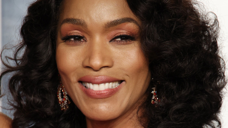 Angela Bassett posing for a picture