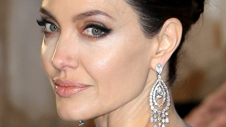 Angelina Jolie wearing nude lips