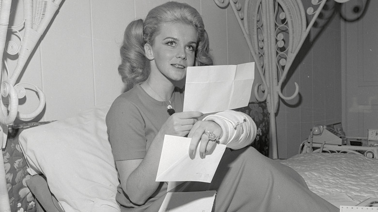Ann-Margret reading fan mail while her broken arm is in a cast