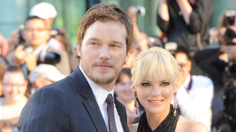 Anna Faris and Chris Pratt attending an awards show