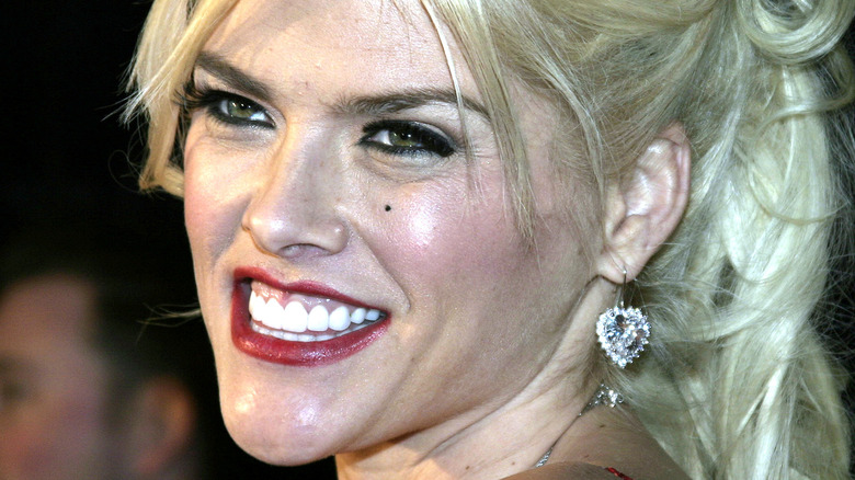 Anna Nicole Smith on the red carpet