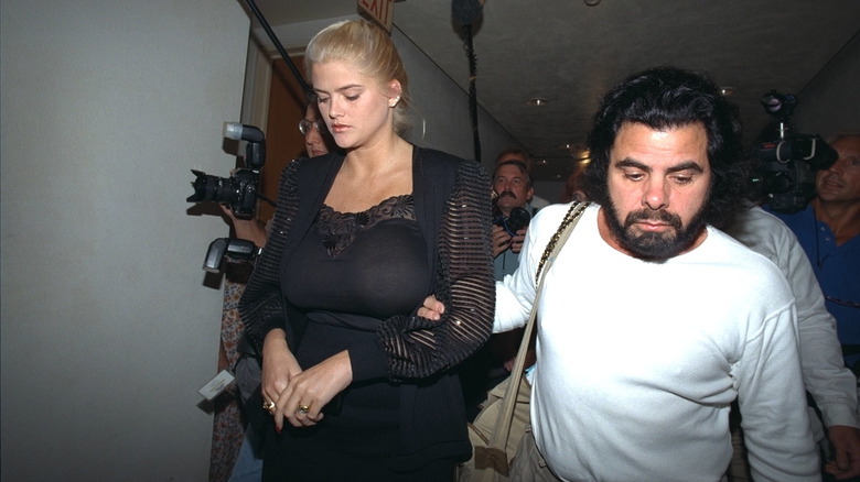 Anna Nicole Smith and Raymond Martino leaving court