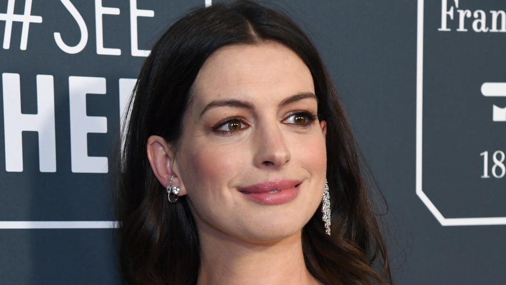 Anne Hathaway posing on the red carpet