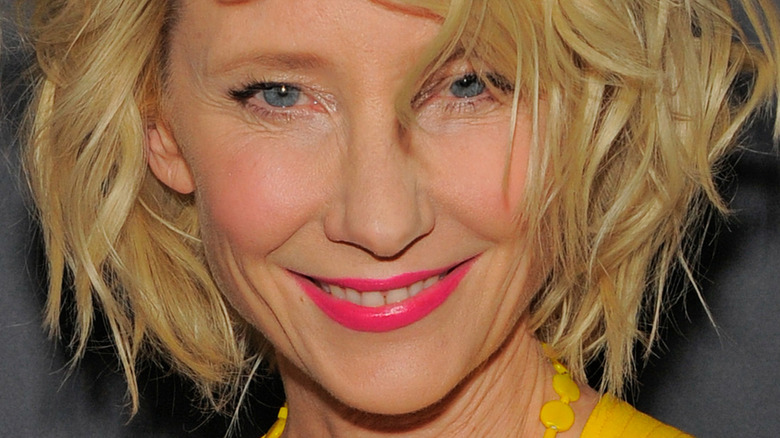 Anne Heche bright pink lipstick