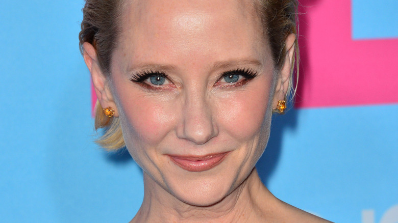 Anne Heche short hair on red carpet 