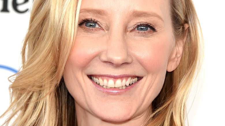 Anne Heche smilng
