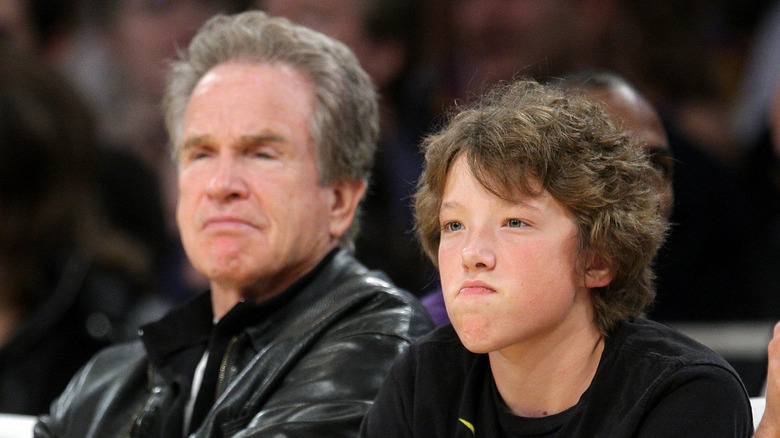 Warren Beatty poses with his son Benjamin at a basketball game in 2008.