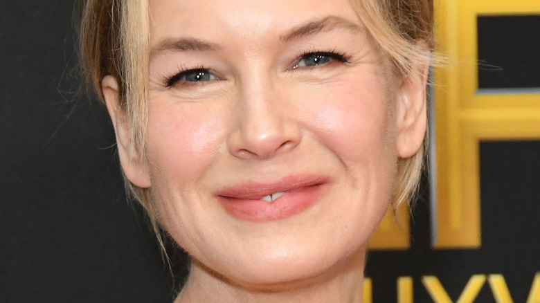 Renee Zellweger smiling on red carpet