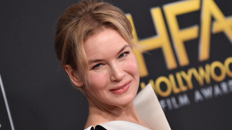Renée Zellweger posing at an event