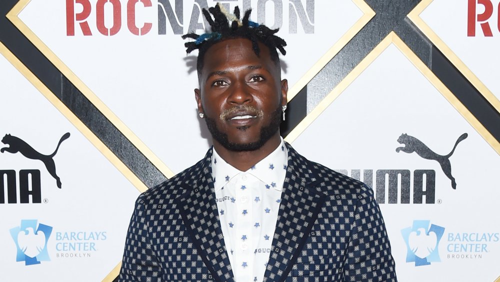 Antonio Brown posing