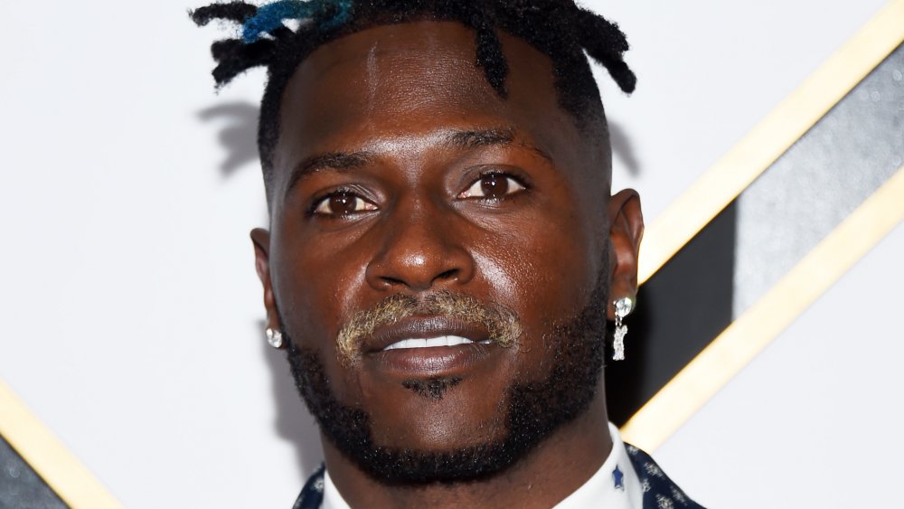 Antonio Brown posing