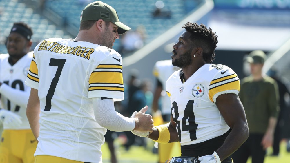 Ben Roethlisberger and Antonio Brown shaking hands