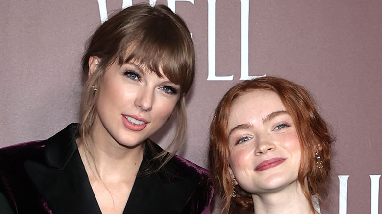 Taylor Swift posing with Sadie Sink