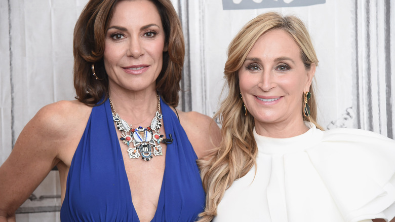 Luann de Lesseps, Sonja Morgan posing