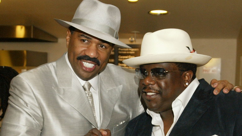 Steve Harvey and Cedric the Entertainer posing