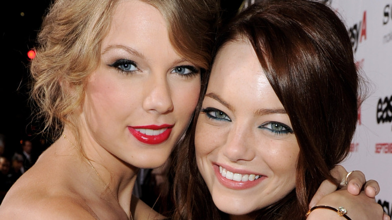 Taylor Swift and Emma Stone smiling