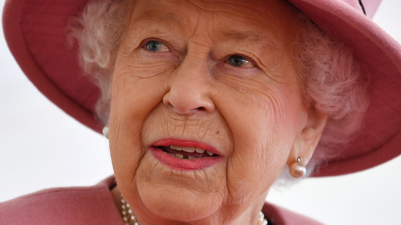 Queen Elizabeth pink hat