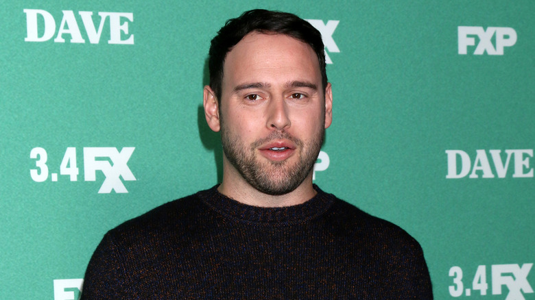 Scooter Braun posing