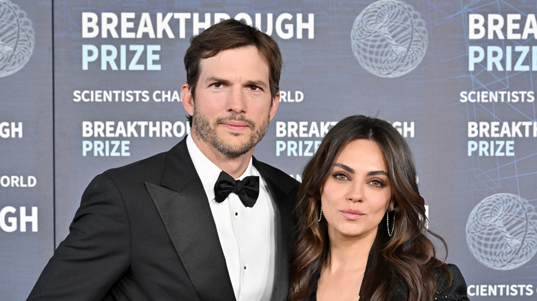 Ashton Kutcher and Mila Kunis posing