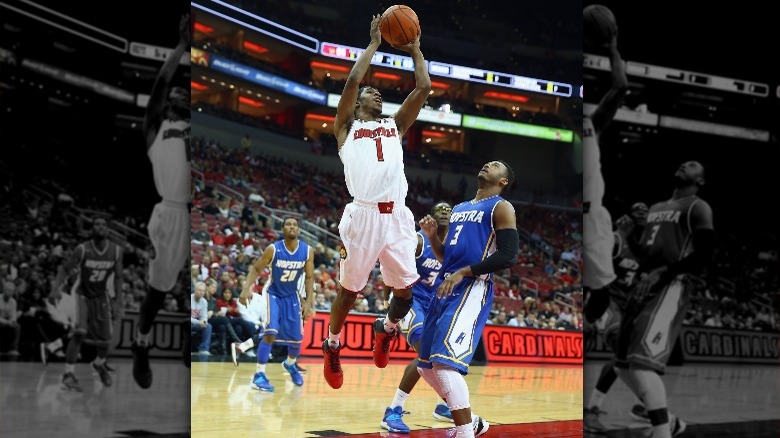 Zeke Upshaw playing basketball