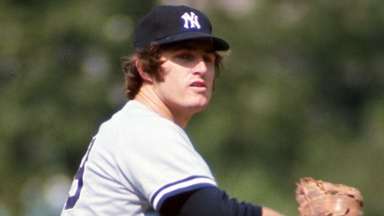 Fritz Peterson throwing baseball
