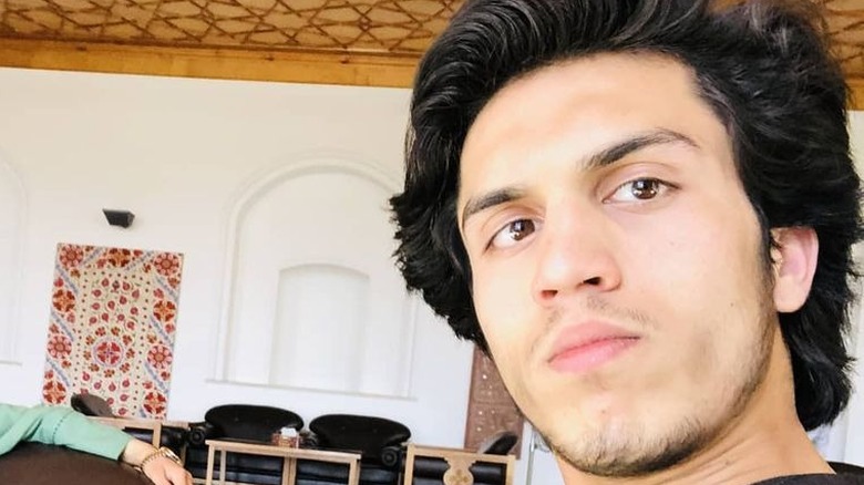 Zaki Anwari takes selfie