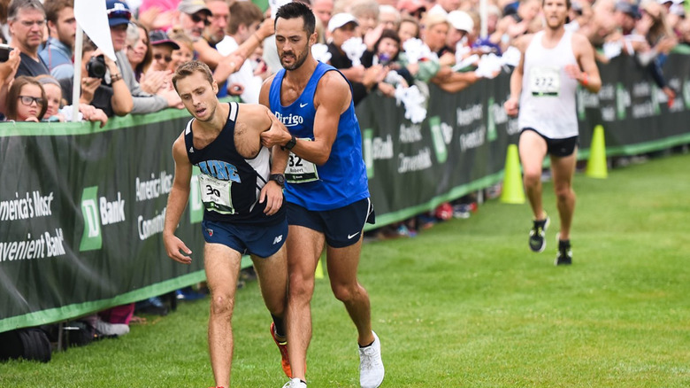 Marathoner helps rival
