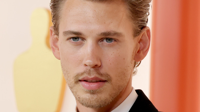 Austin Butler posing