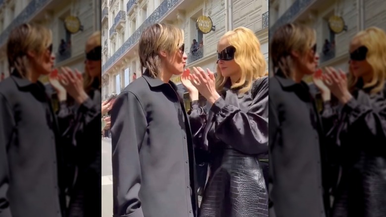 Nicole Kidman and Keith Urban preparing to kiss