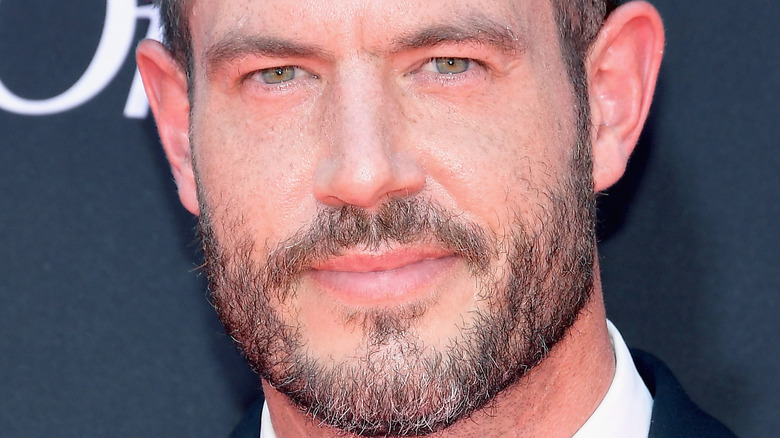 Jesse Palmer posing