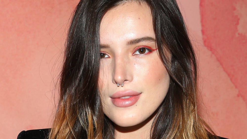 Bella Thorne wears pink eyeliner 