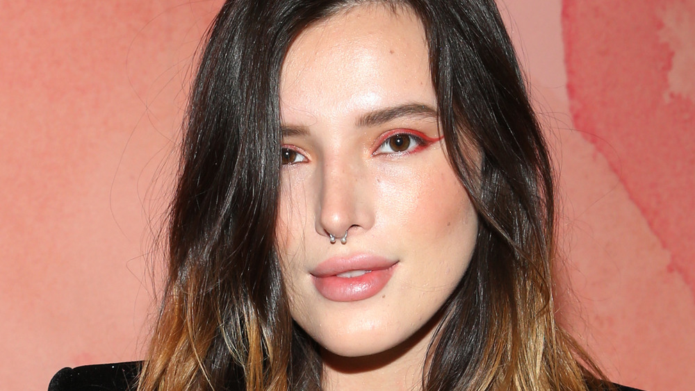 Bella Thorne wears pink eyeliner 