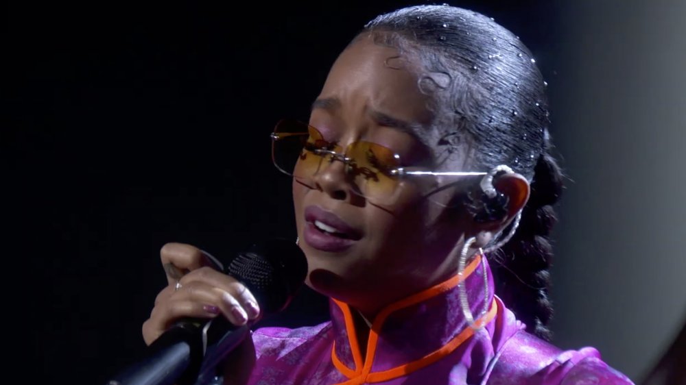 H.E.R. performing during the In Memoriam segment at the 2020 Emmys 