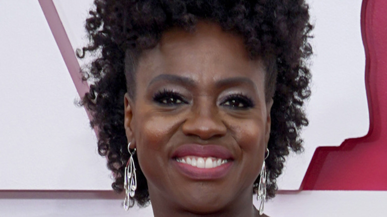 Viola Davis smiling Oscars red carpet