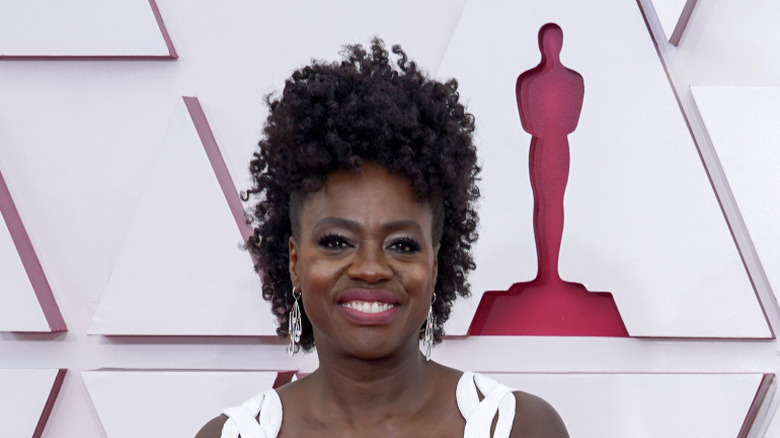 Viola Davis smiling Oscars red carpet