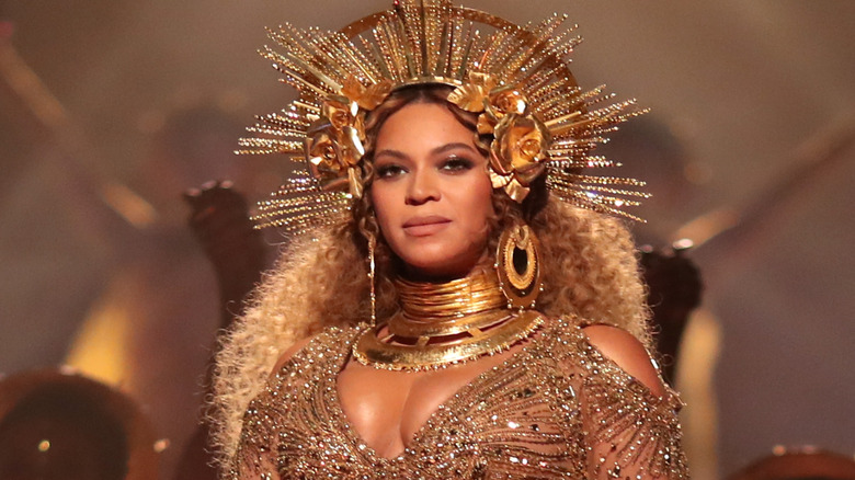 Beyonce performing at the 2017 Grammys