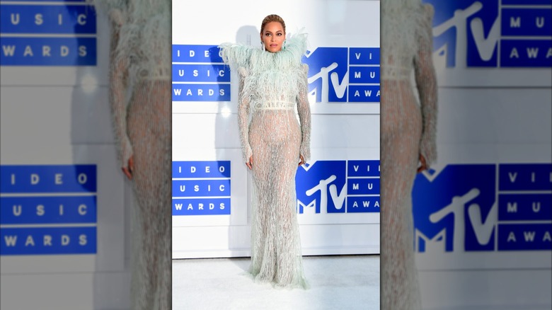 Beyonce walks the carpet at the 2016 VMAs